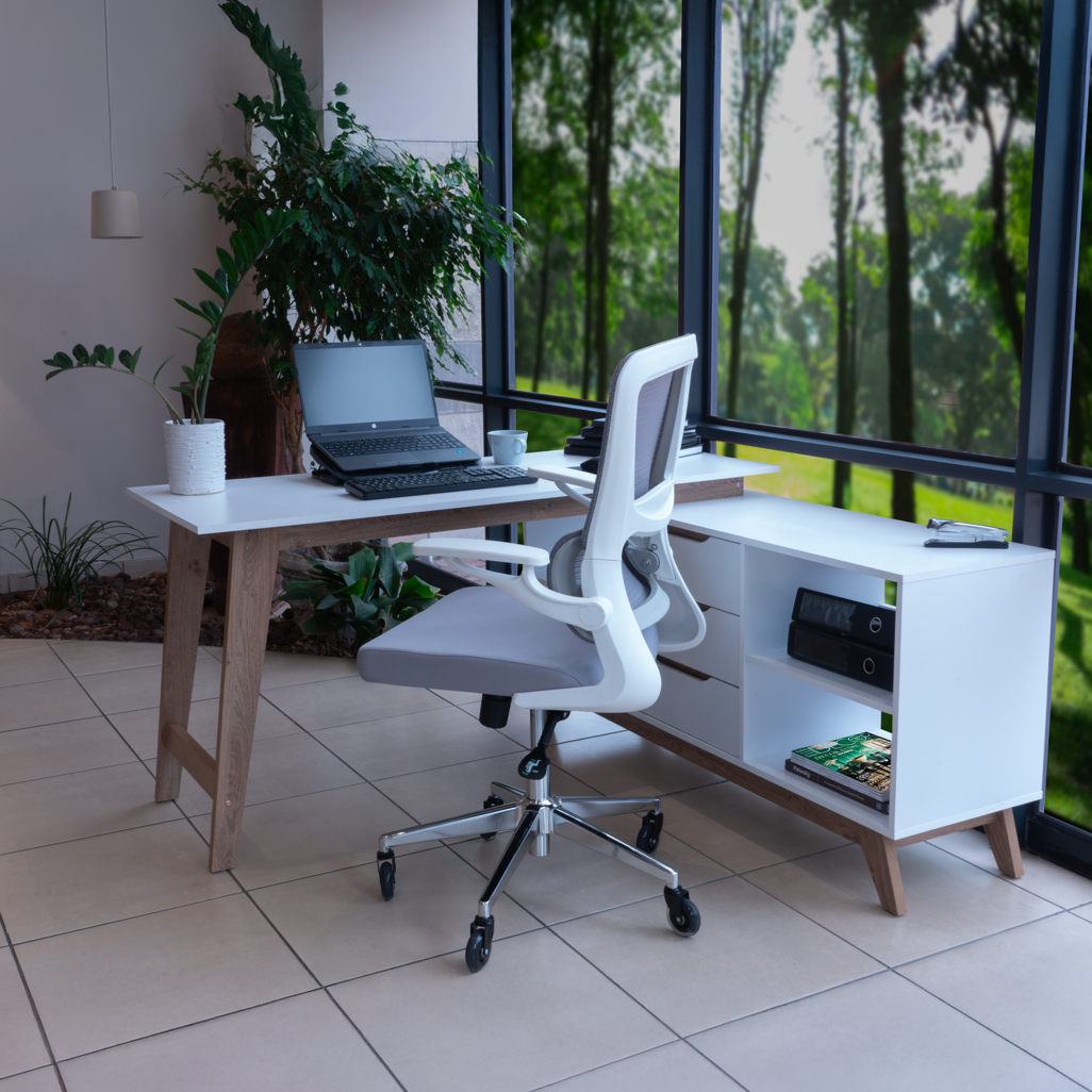 Everfurn Dakota Ergo Mid Back Office Chair in Grey – Ergonomic Chair with Mesh Back and Lumbar Support in Practical Office Setting